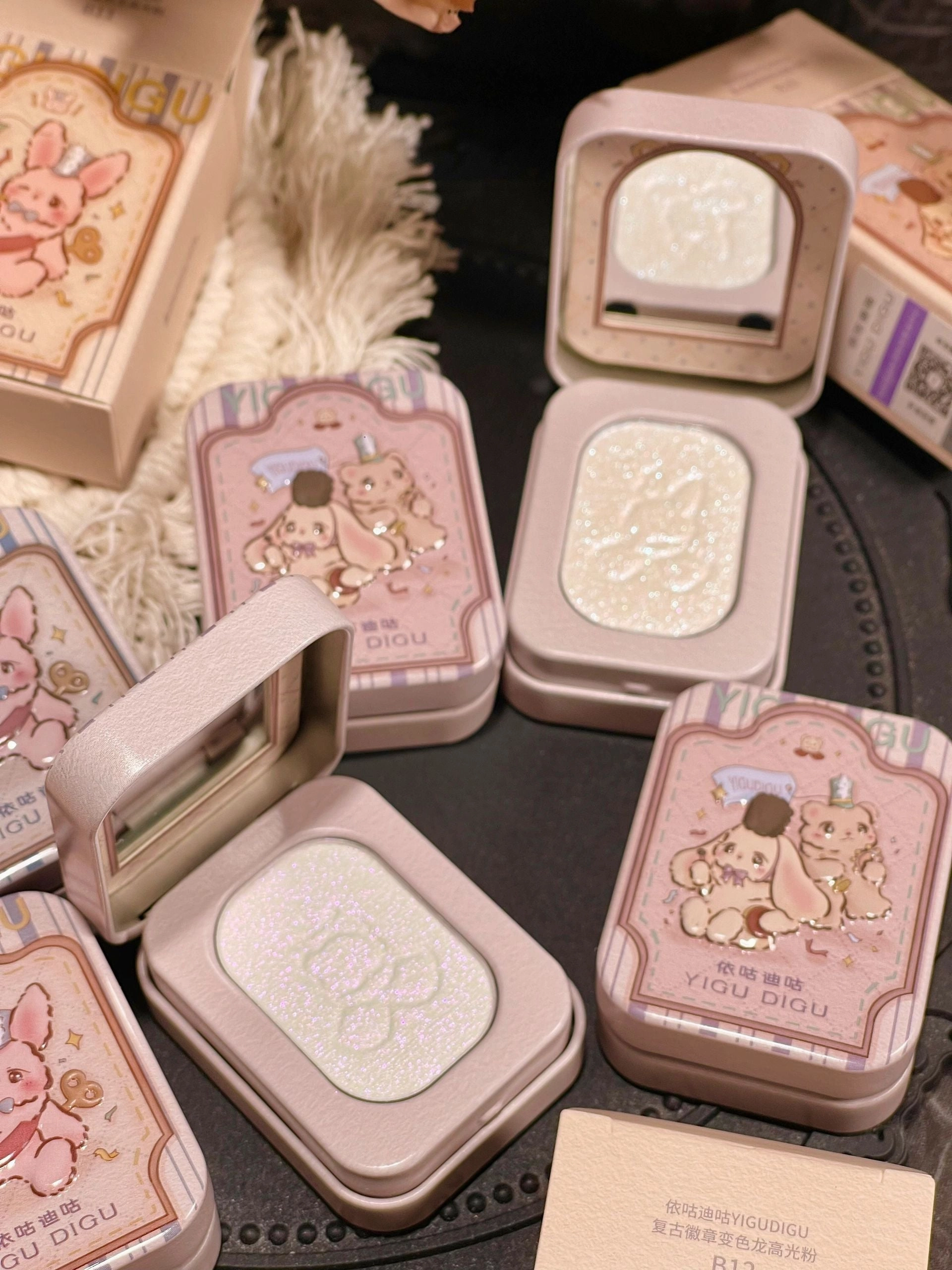 YIGUDIGU Vintage Badge Chameleon Highlighter